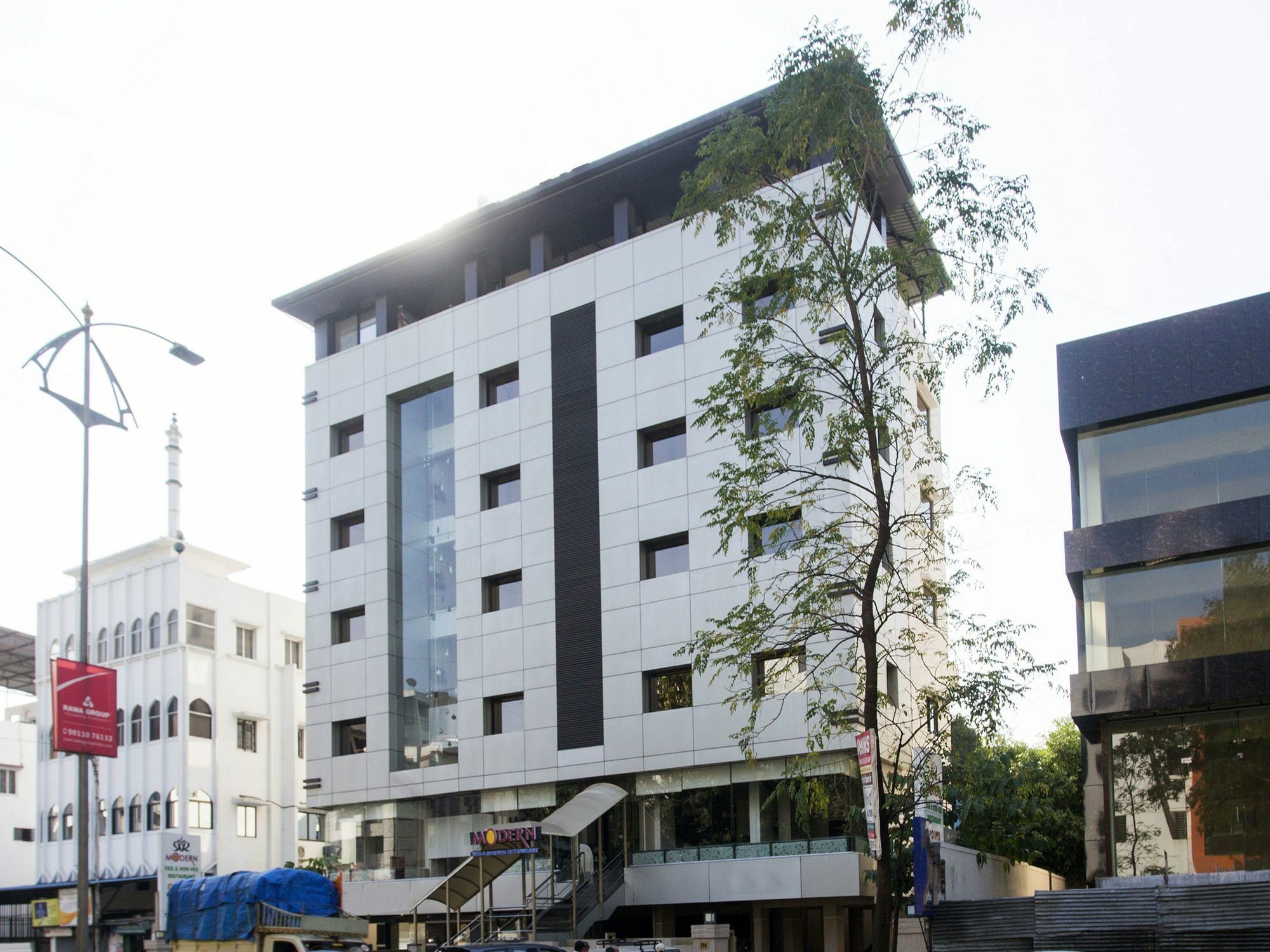 Townhouse Oak Regal Inn Near Sant Tukaram Nagar Metro Station Pimpri-Chinchwad Exterior foto